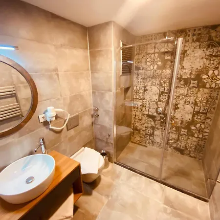 Otel In Ephesus And Art Galery
