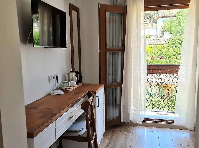 In Ephesus And Art Galery Otel *