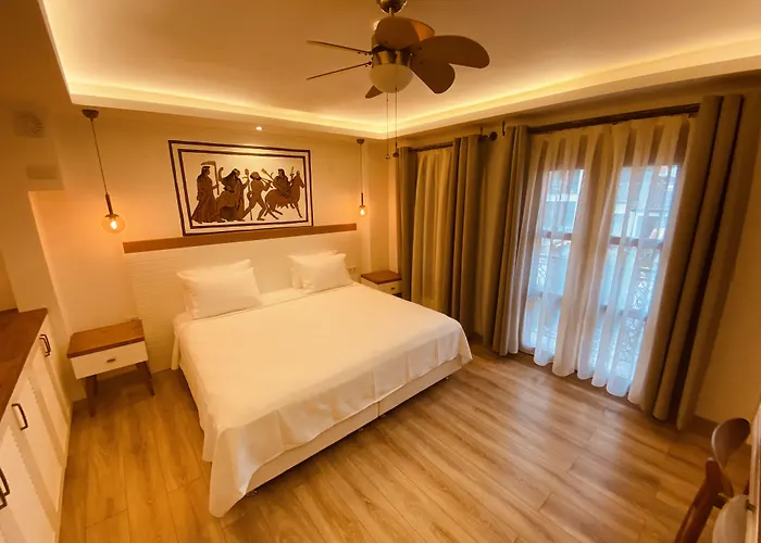 In Ephesus And Art Galery Otel