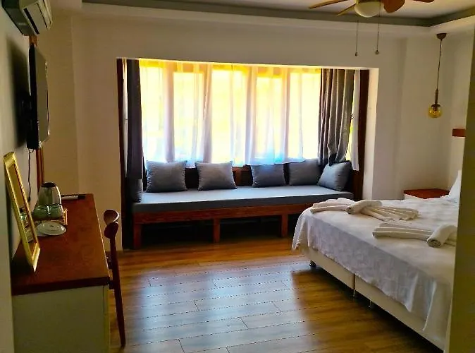 In Ephesus And Art Galery Hotel *