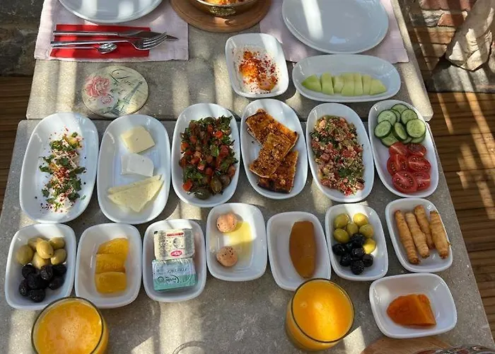 In Ephesus And Art Galery Hotel *