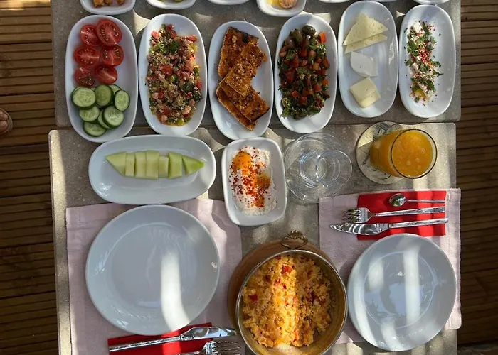 In Ephesus And Art Galery Hotel